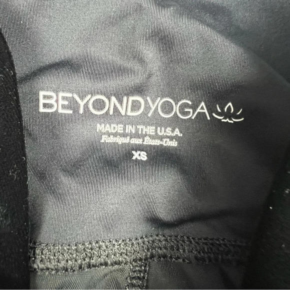 BEYOND YOGA Velvet Motion High Waisted Midi Legging Black Activewear Women’s XS - Picture 6 of 12